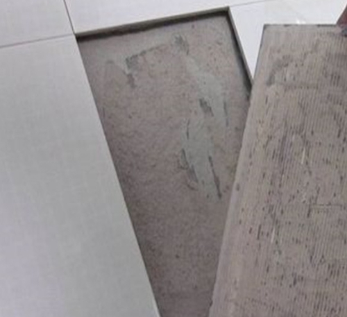 南宫瓷砖空鼓维修公司分享瓷砖铺贴时如果打浆（即涂抹在瓷砖背面和基层上的砂浆或瓷砖胶）过少，会带来以下问题